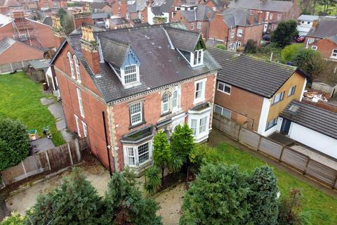 5 bedroom semi-detached house for sale