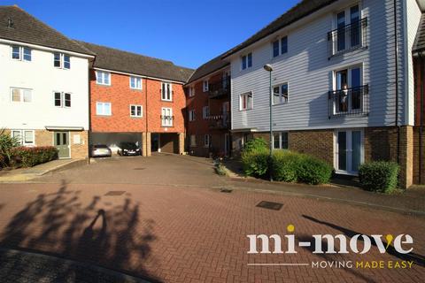 Albion Way, Edenbridge 2 bed flat for sale