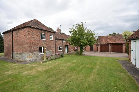 Staythorpe Road, Averham, Newark 4 bed cottage for sale