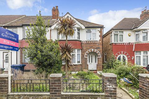 Carr Road, Northolt, Middlesex 3 bed end of terrace house for sale