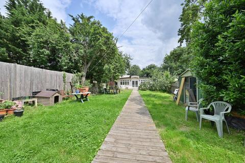 Victoria Road, Barnet, EN4 5 bed detached house for sale