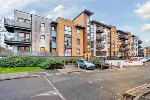 Commonwealth Drive, Crawley, West Sussex 2 bed apartment for sale