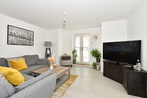 Daffodil Crescent, Crawley, West Sussex 2 bed apartment for sale