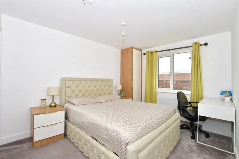 Daffodil Crescent, Crawley, West Sussex 2 bed apartment for sale