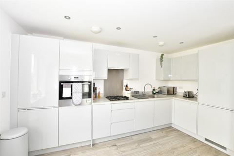 Daffodil Crescent, Crawley, West Sussex 2 bed apartment for sale