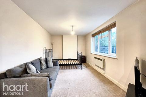 Studio flat for sale