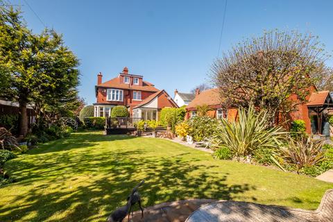 Headroomgate Road, Lytham St. Annes, FY8 5 bed detached house for sale