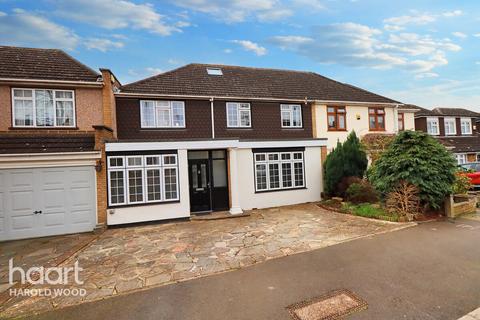 Homeway, Romford 4 bed terraced house for sale
