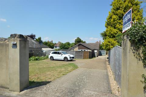 CENTRAL RYDE 3 bed detached bungalow for sale