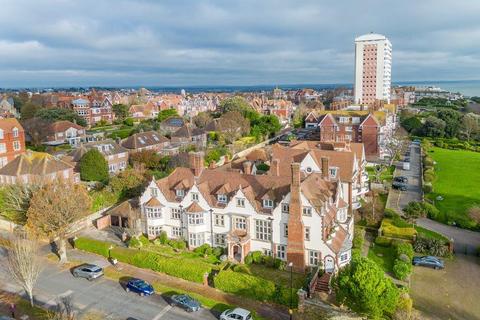 Staveley Road, Eastbourne BN20 2 bed flat for sale