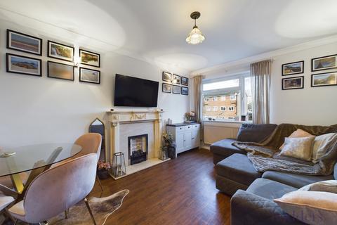 Beech Grove, Addlestone, Surrey, KT15 2 bed maisonette for sale