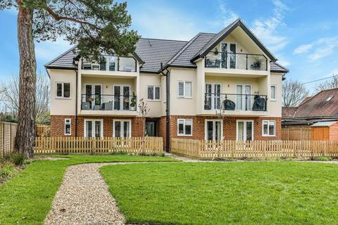 Kingswood Lane, Warlingham, Surrey... 3 bed apartment for sale