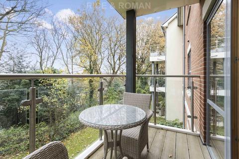 Oatlands Drive, Weybridge KT13 2 bed retirement property for sale