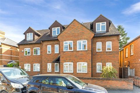 Glade Road, Marlow, Buckinghamshire, SL7 2 bed maisonette for sale