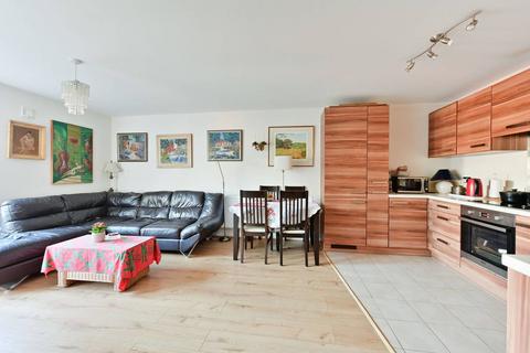 Garratt Lane, Wandsworth Town... 2 bed flat for sale