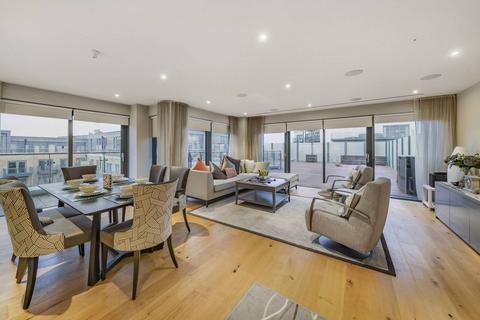 Boulevard Drive, Colindale, London, NW9 3 bed penthouse for sale