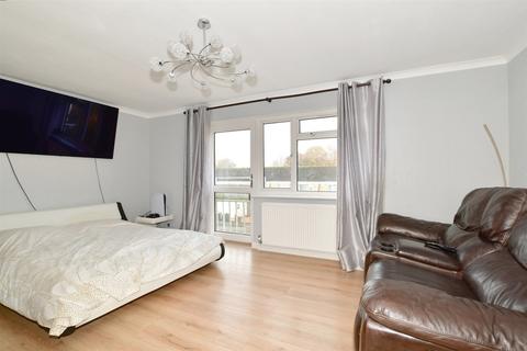 Dedisham Close, Crawley, West Sussex 2 bed flat for sale