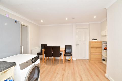 Dedisham Close, Crawley, West Sussex 2 bed flat for sale