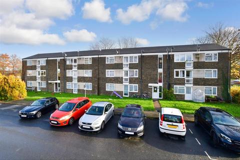 Dedisham Close, Crawley, West Sussex 2 bed flat for sale