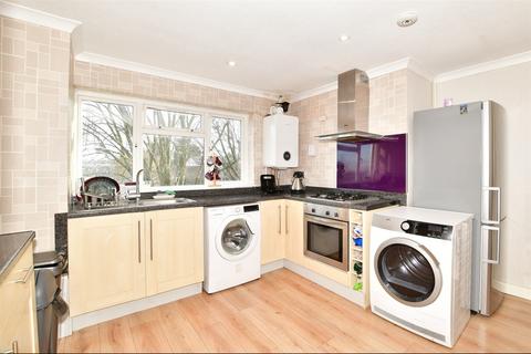 Dedisham Close, Crawley, West Sussex 2 bed flat for sale