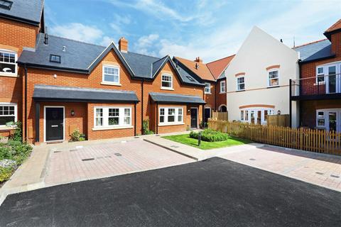 Thame, Oxfordshire 2 bed flat for sale