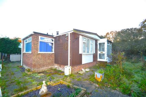 The Dome Village, Hockley 2 bed mobile home for sale