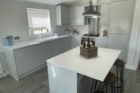 2 bedroom lodge for sale