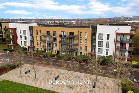 St. Clements Avenue, Romford RM3 2 bed apartment for sale