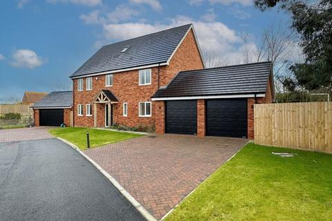 Lodge Close, Off Vicarage Lane, Long... 5 bed detached house for sale