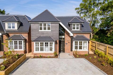 Oaks Drive St Leonards, Hampshire, BH24 4 bed detached house for sale