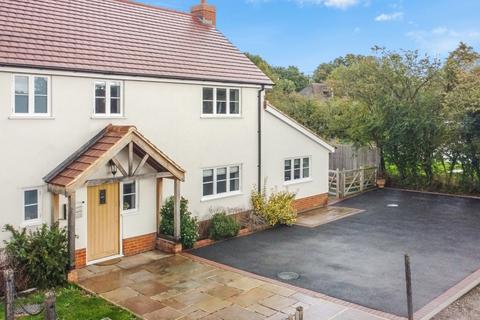 Common View Bumbles Green, Waltham... 4 bed semi