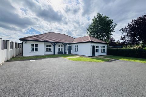 6 bedroom detached bungalow for sale