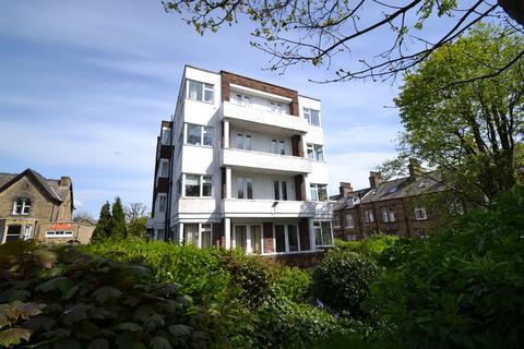 Shipley, Shipley BD18 2 bed ground floor flat for sale