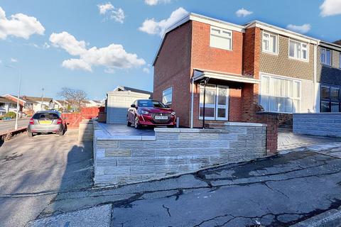5 bedroom semi-detached house for sale