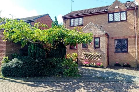 Topcliffe Grove, Morley, Leeds 3 bed semi
