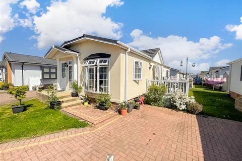 Elm Way, Hayes Country Park... 2 bed park home for sale