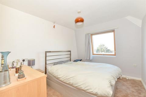 Victoria Road North, Southsea, Hampshire 2 bed apartment for sale