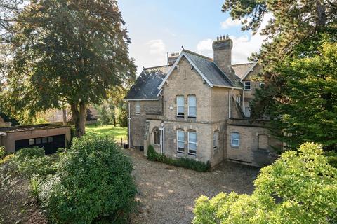 Elm Grove, Taunton TA1 8 bed detached house for sale