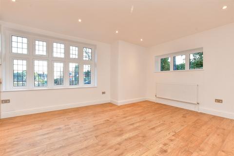 Yew Tree Villas, Reigate Hill... 3 bed semi