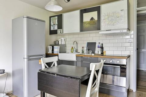 Woodland Grove, Greenwich, London, SE10 2 bed flat for sale