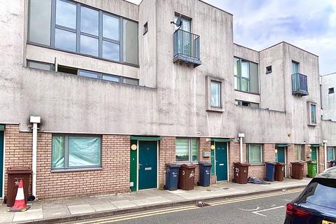 Barking IG11 2 bed flat for sale