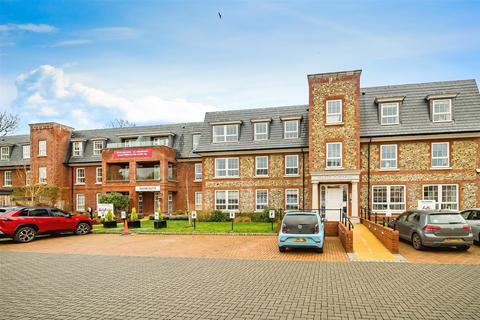 The Cloisters, High Street, Great... 2 bed apartment for sale