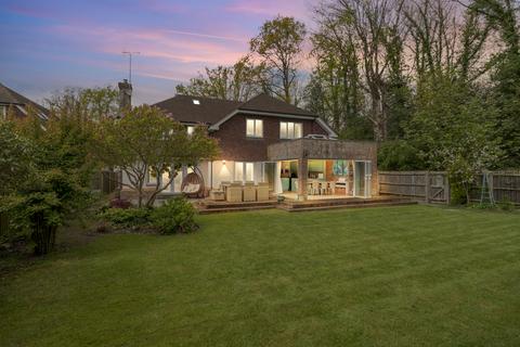 Church Road, Worth, West Sussex, RH10 5 bed detached house for sale