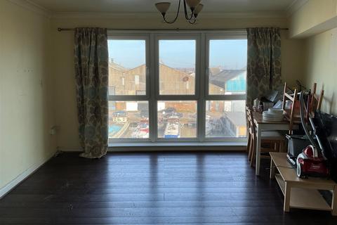 Admirals Way, Gravesend, Kent 2 bed apartment for sale