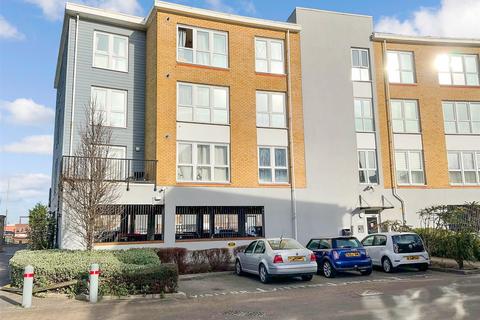 Admirals Way, Gravesend, Kent 2 bed apartment for sale