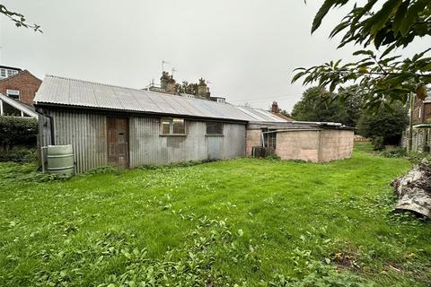 3 bedroom property with land for sale