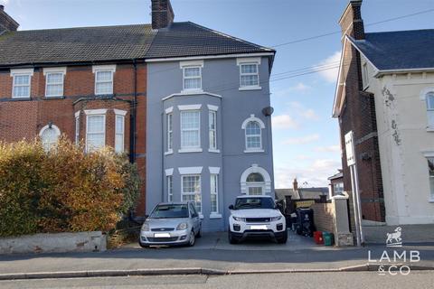 6 bedroom semi-detached house for sale