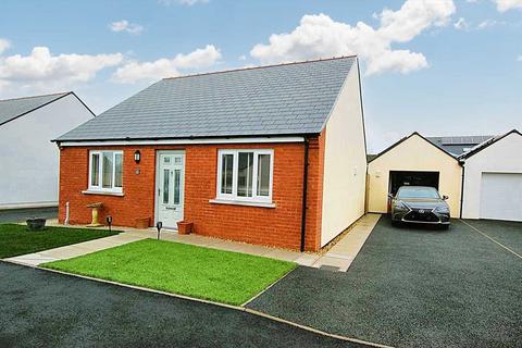 11 Bowett Close, Hundleton, Nr. Pembroke 2 bed detached bungalow for sale