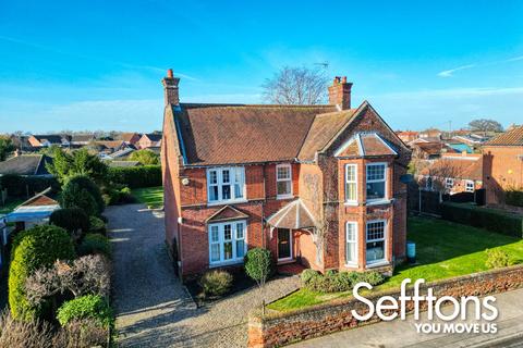 Norwich Road, North Walsham, NR28 5 bed detached house for sale