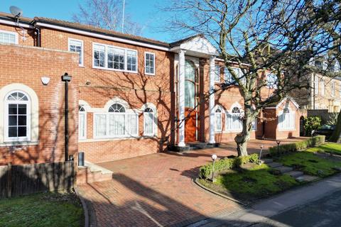 6 bedroom detached house for sale